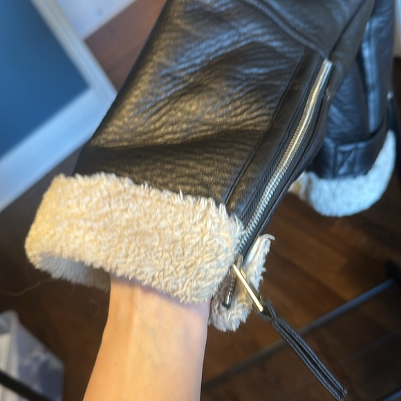 LIME (M) faux shearling coat in black and white - Picture 3 of 8